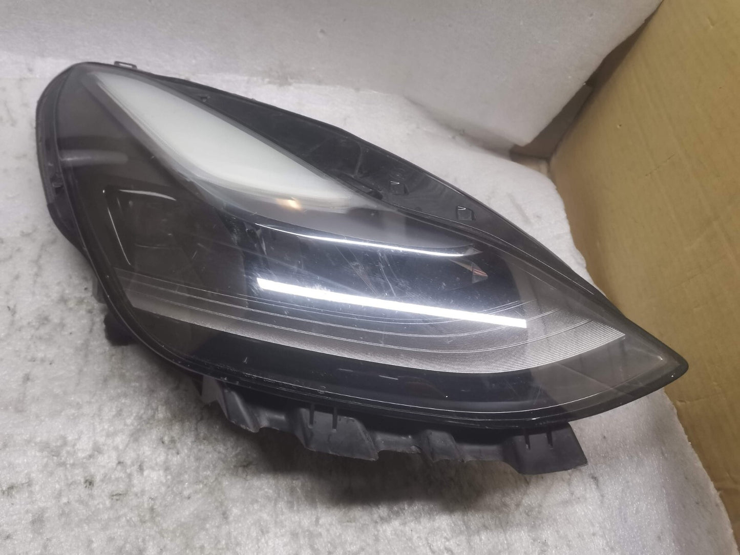 TESLA MODEL 3 2021 ONWARDS RIGHT HEADLIGHT 1514953-00-D te3