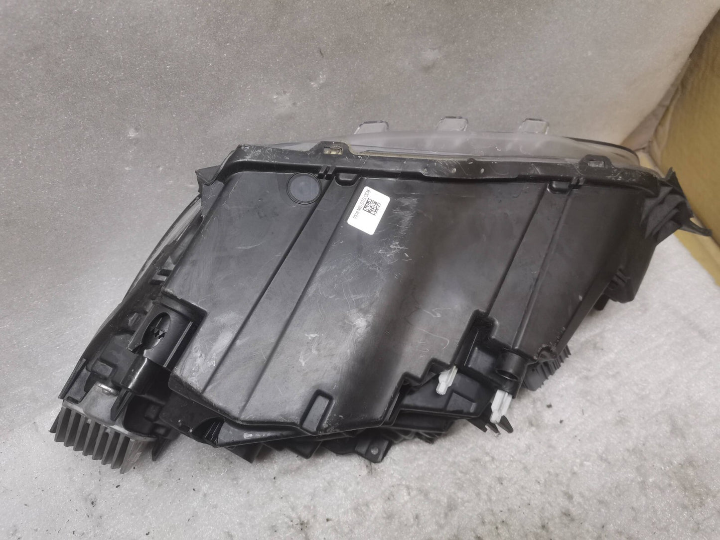 VOLVO GENUINE  XC40 RIGHT HEADLIGHT/HEADLAMP 32133580 vo4045