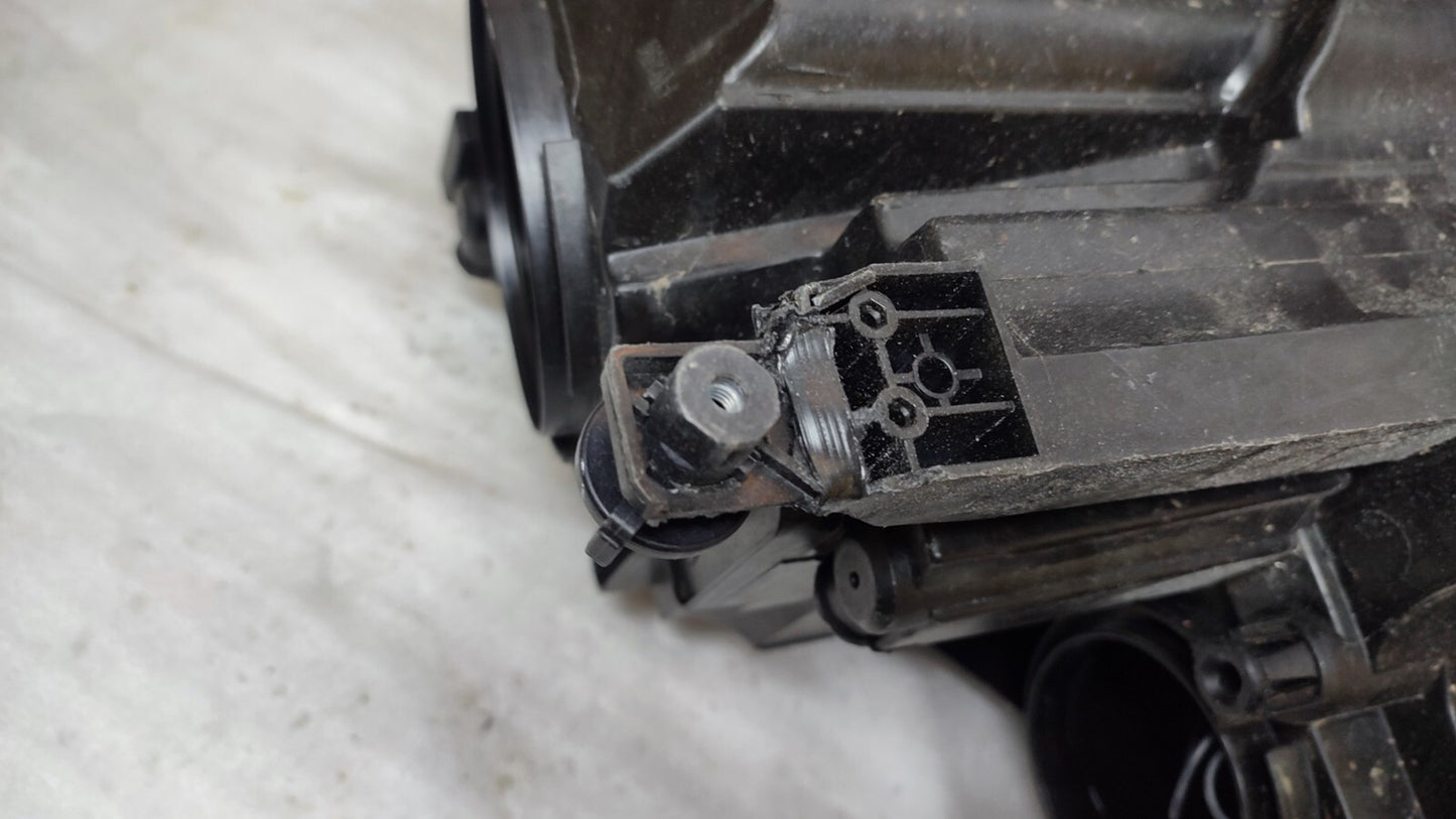 VOLKSWAGEN TIGUAN 2016-20 O/S DRIVER'S HEADLIGHT 5NC941006B vw162