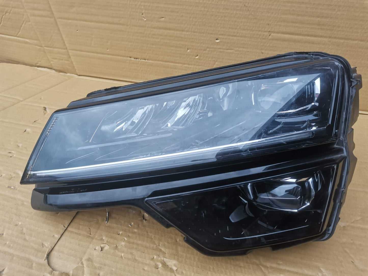 SKODA KAROQ Front Left Headlight 57C941015C skkq46