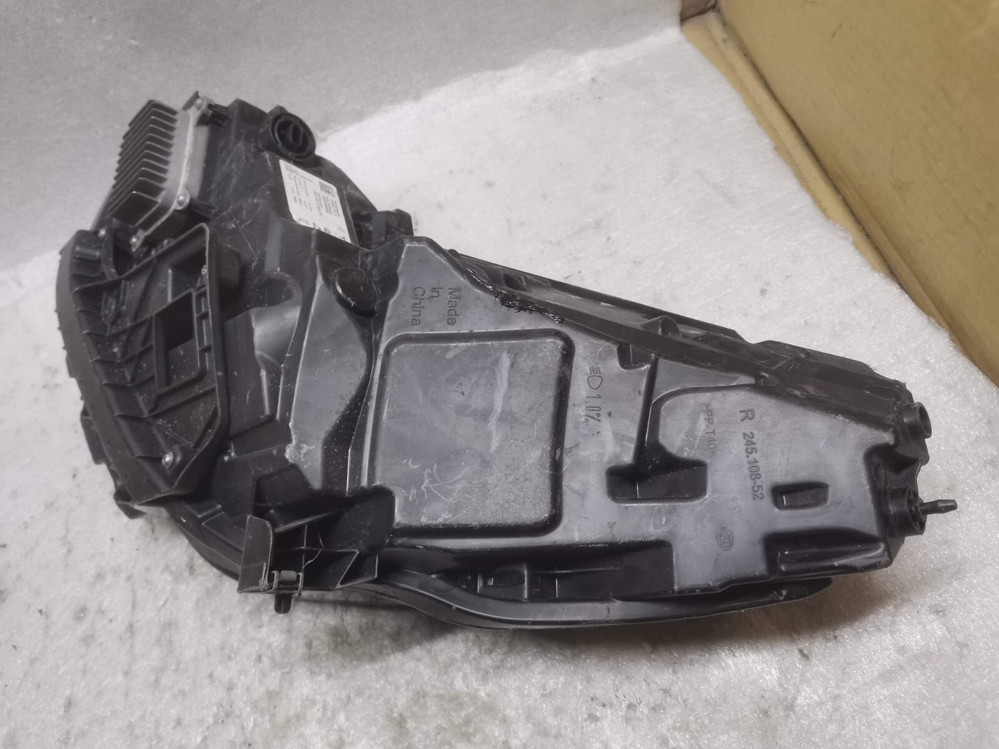 TESLA MODEL 3 2021 ONWARDS RIGHT HEADLIGHT 1514953-00-D te2