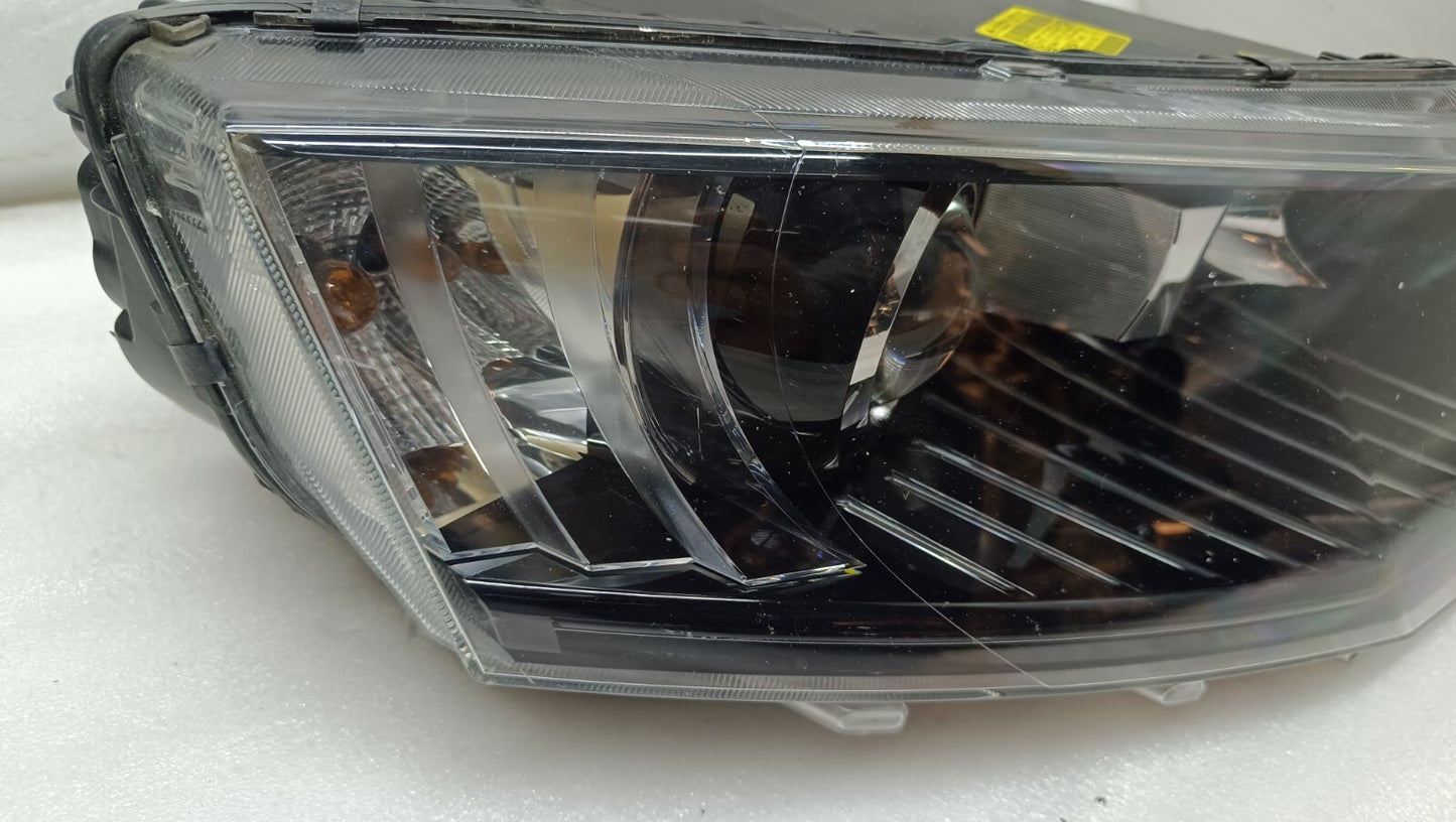 SKODA OCTAVIA 2013 - 2017 DRIVER XENON LED DRL HEADLIGHT RIGHT 5E2941016B sk107
