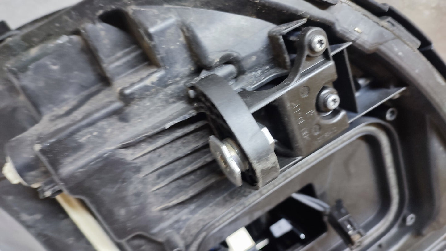 MERCEDES E CLASS 2016-2020 DRIVER SIDE LED XENON HEADLIGHT A2139064204 m21375