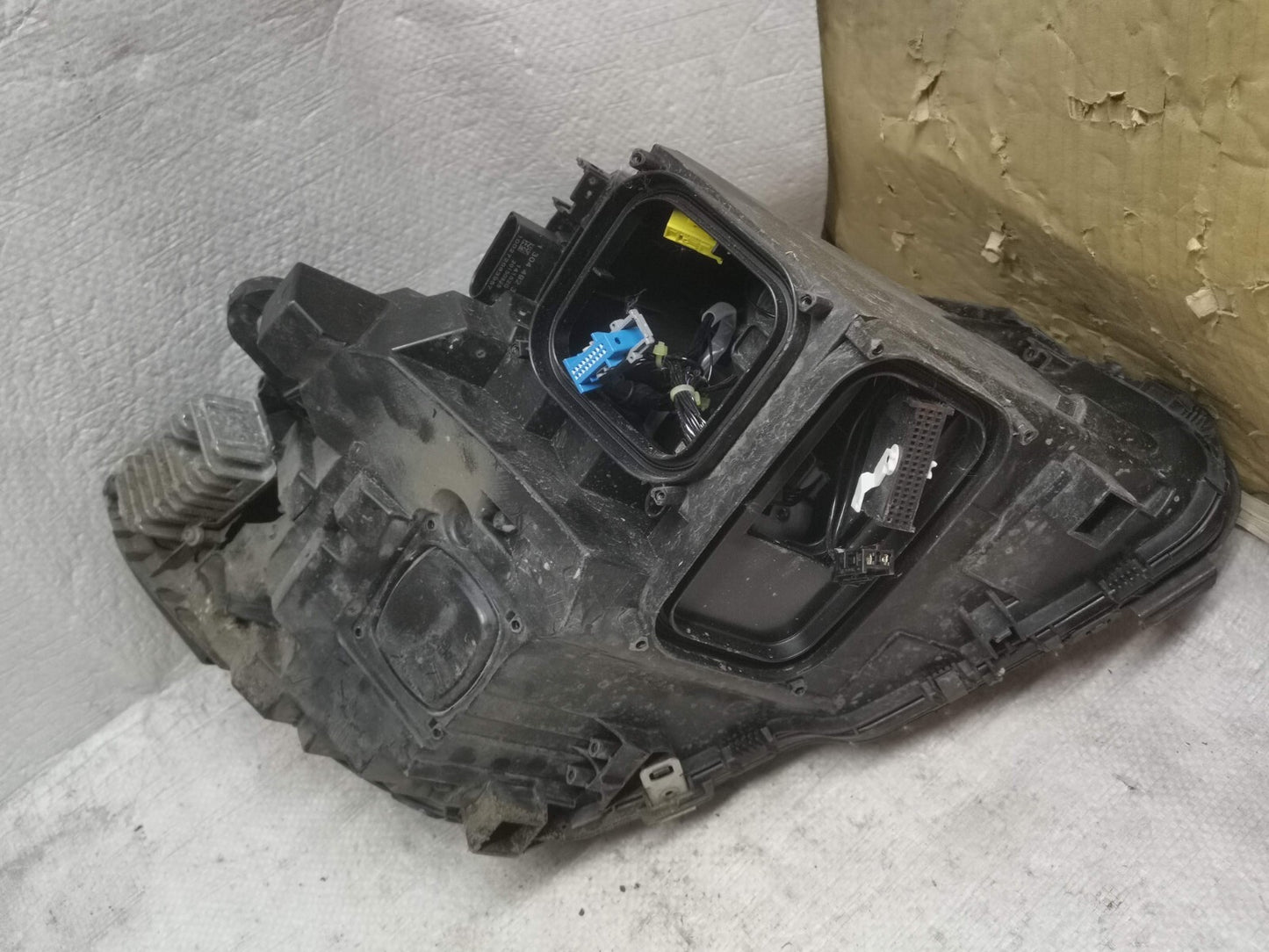 MERCEDES BENZ C-CLASS W205 LED HEADLIGHT PASSENGER SIDE LEFT A2059069501 m25039