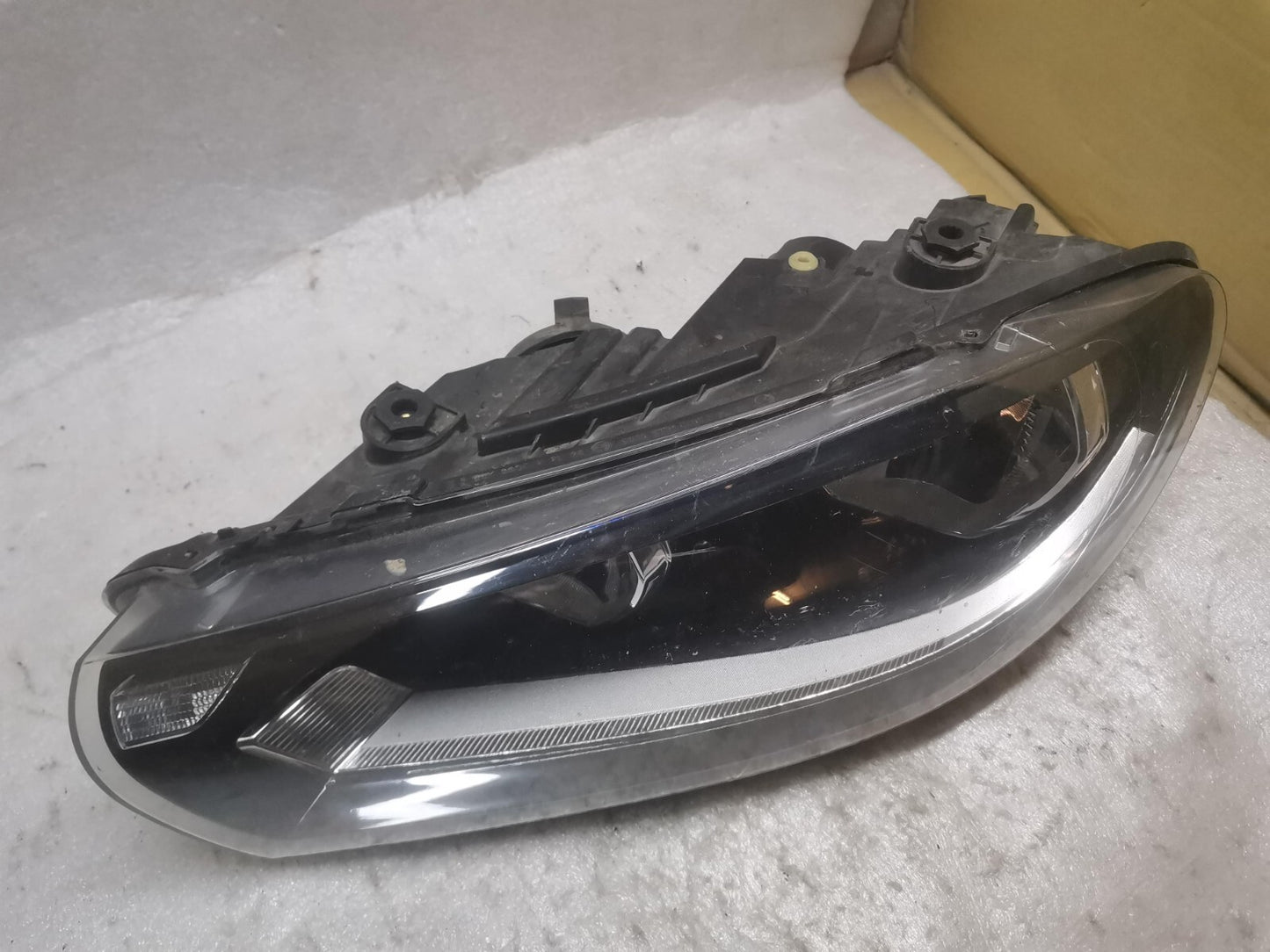 VOLKSWAGEN SCIROCCO HALOGEN HEADLIGHT FRONT LEFT PASSENGER 1K8941005R vw126