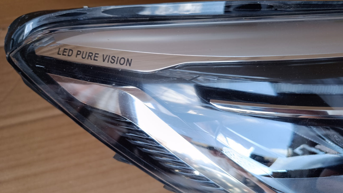 RENAULT CAPTUR 2017-19 FRONT DRIVERS O/S HEADLIGHT 260103415R ren56