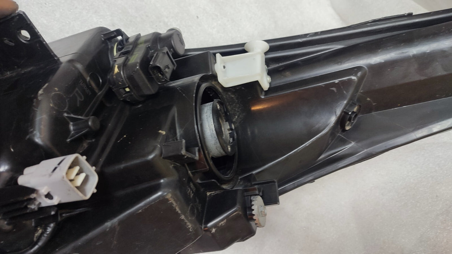 Toyota CH-R headlight Halogen driver side 2017-2019 81110-F4011-00 to40