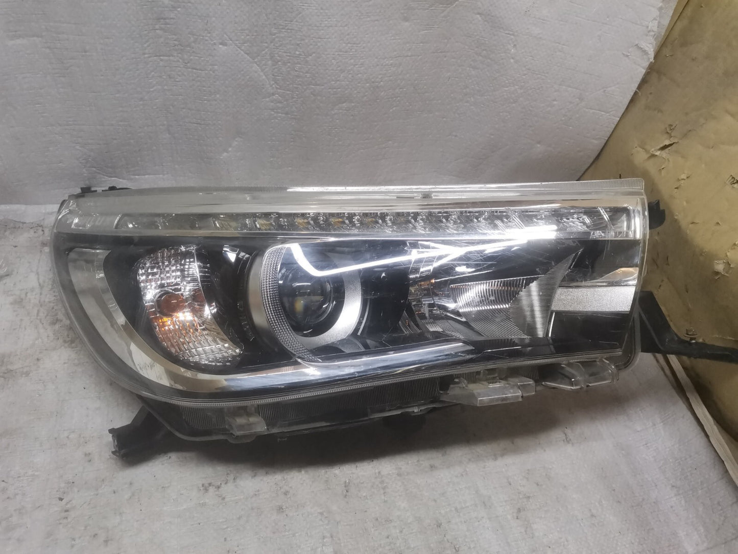TOYOTA HILUX 2015-2019 DRIVER SIDE RIGHT FULL LED XENON HEADLIGHT GENUINE tohi10