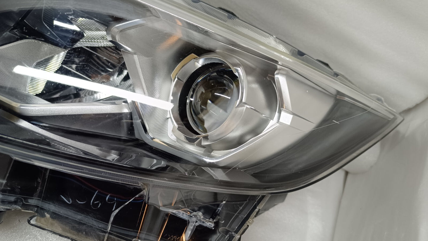 NISSAN QASHQAI Mk2 (J11) Left Passenger Side Front Headlight LED 100-18016 ni68