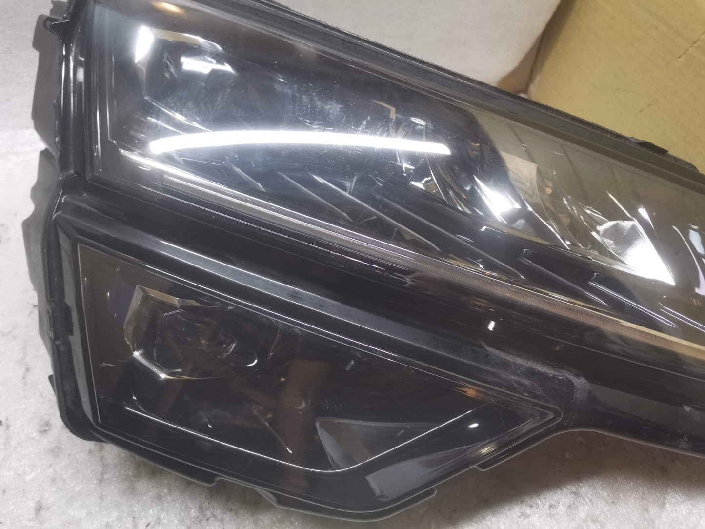 Skoda KAROQ 2017+ Genuine Full LED Right Driver O/S Headlight 57C941016B skkq70