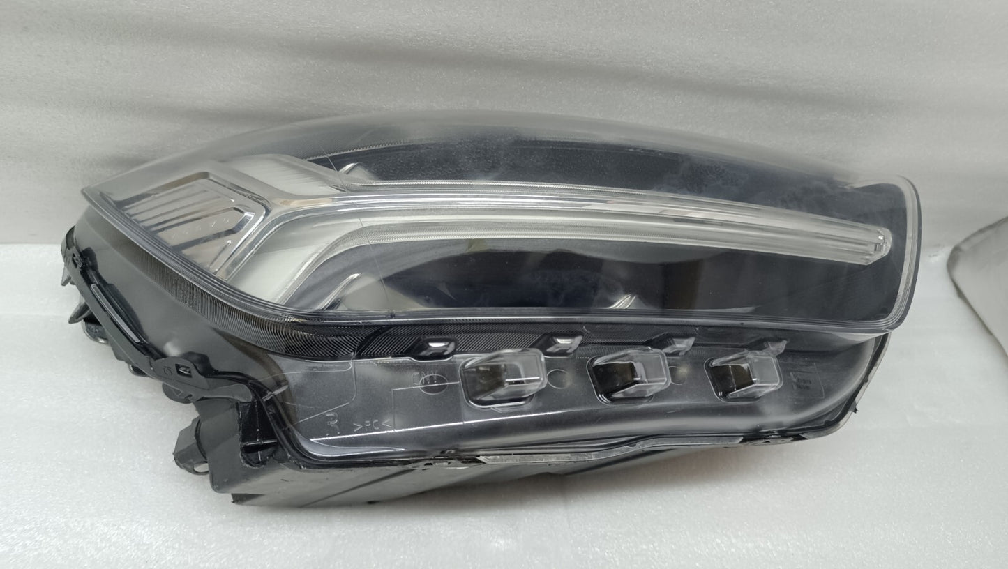 VOLVO XC40 2019 FRONT RIGHT DRIVER HEADLIGHT 32133576 OSF