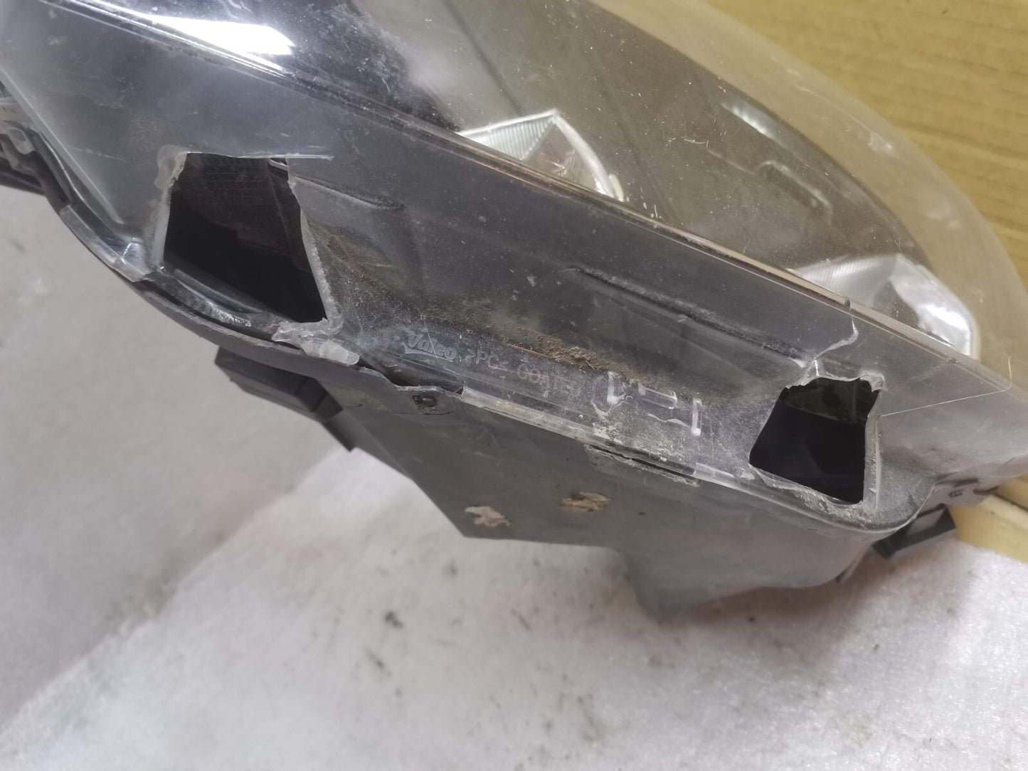 VOLKSWAGEN SCIROCCO HALOGEN HEADLIGHT FRONT LEFT PASSENGER 1K8941005R vw126