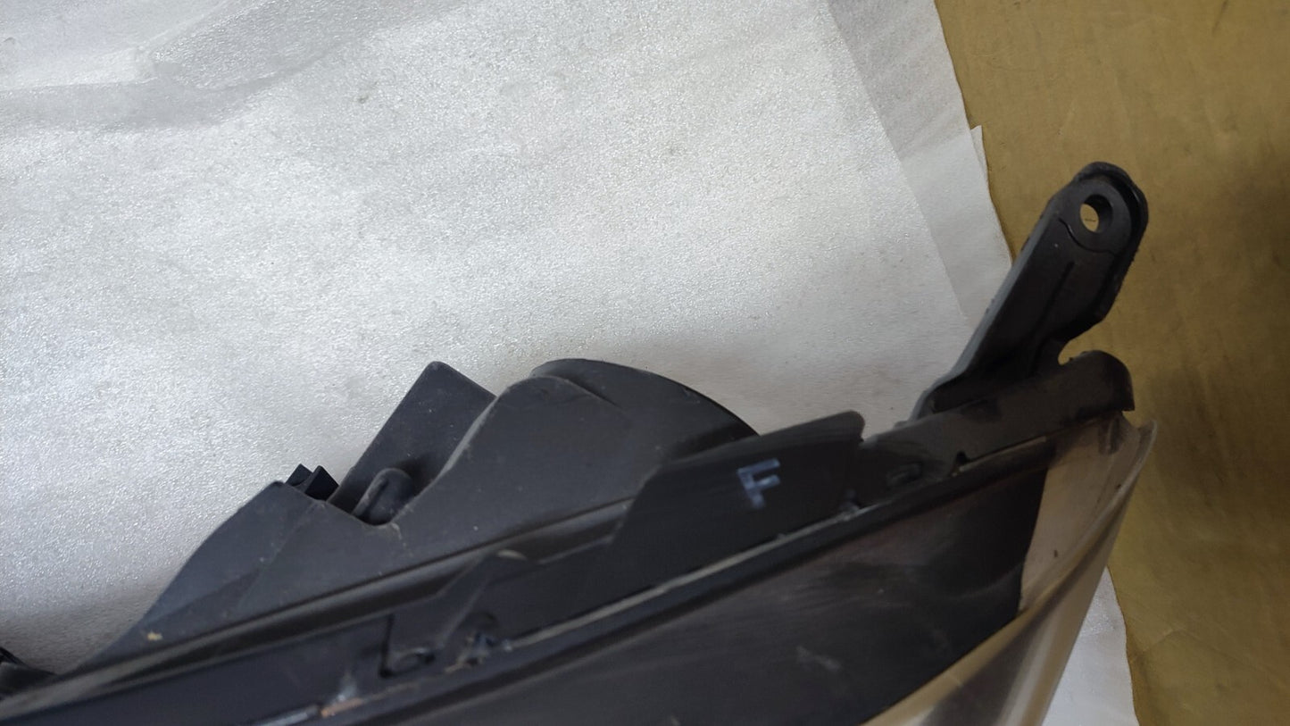 TOYOTA RAV4 (XA40) 15-19 PASSENGER SIDE HEADLIGHT left  tor437