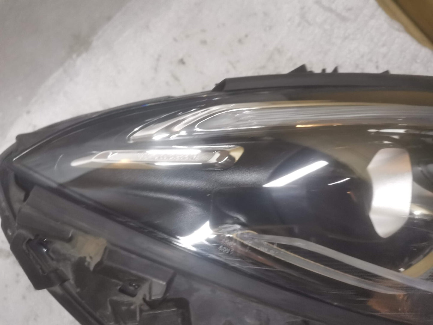 MERCEDES-BENZ CLA 2019-22 FRONT RIGHT DRIVER SIDE HEADLIGHT A1189062800 m11863