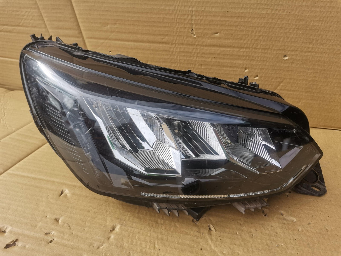 PEUGEOT 208 2019+ GENUINE DRIVERS RH FULL LED HEAD LIGHT 90200110 psa17