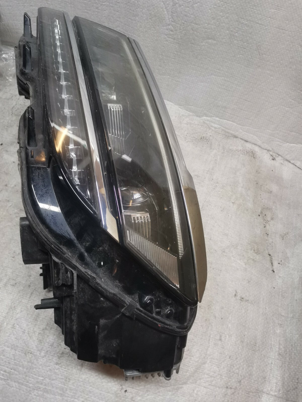 VOLKSWAGEN TIGUAN NS XENON LED HEADLIGHT 5NC941081A vwti66