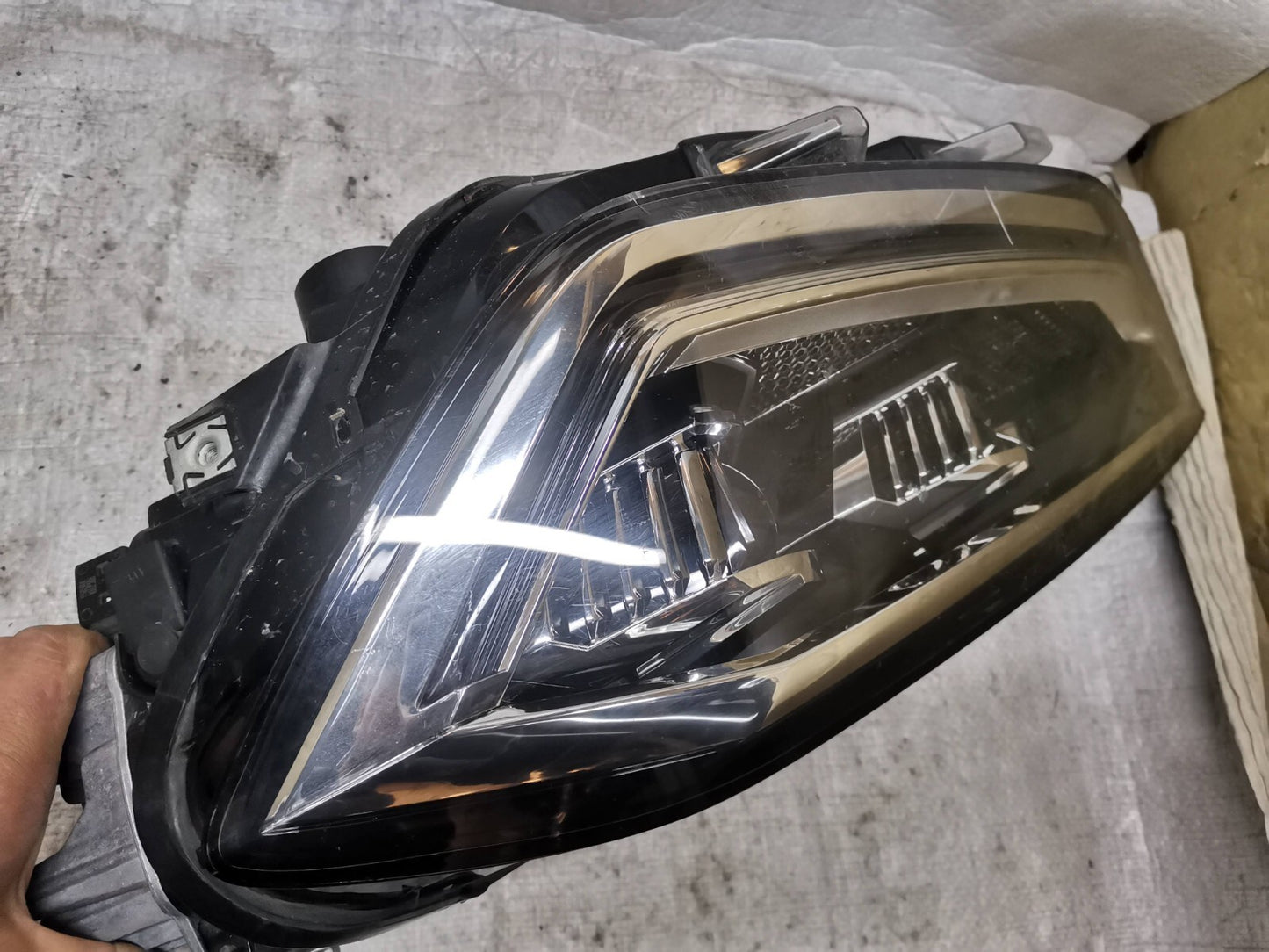 VOLKSWAGEN GOLF SV PLUS LEFT RIGHT PAIR HEADLIGHT HEADLAMP 518941035C 518941036C