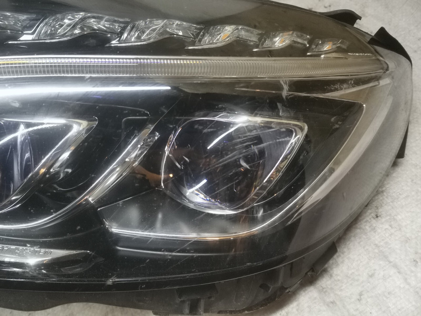 MERCEDES BENZ C-CLASS W205 LED HEADLIGHT PASSENGER SIDE LEFT A2059069501 m25039