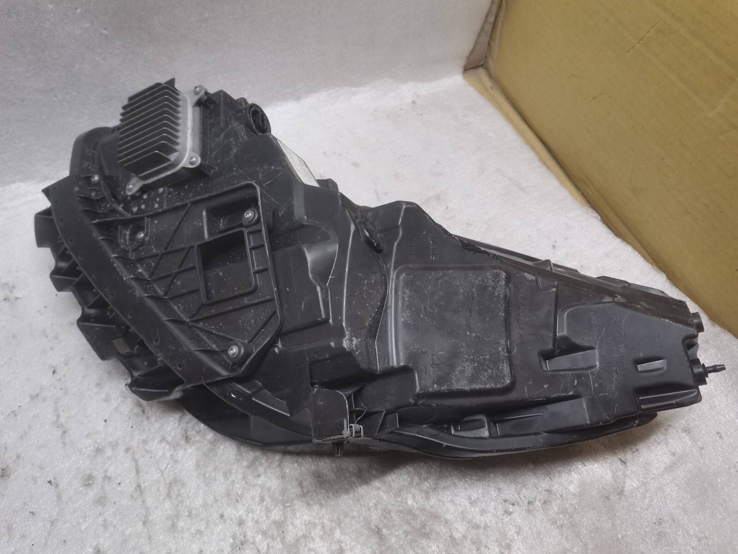 TESLA MODEL 3 2021 ONWARDS RIGHT HEADLIGHT 1514953-00-D te2