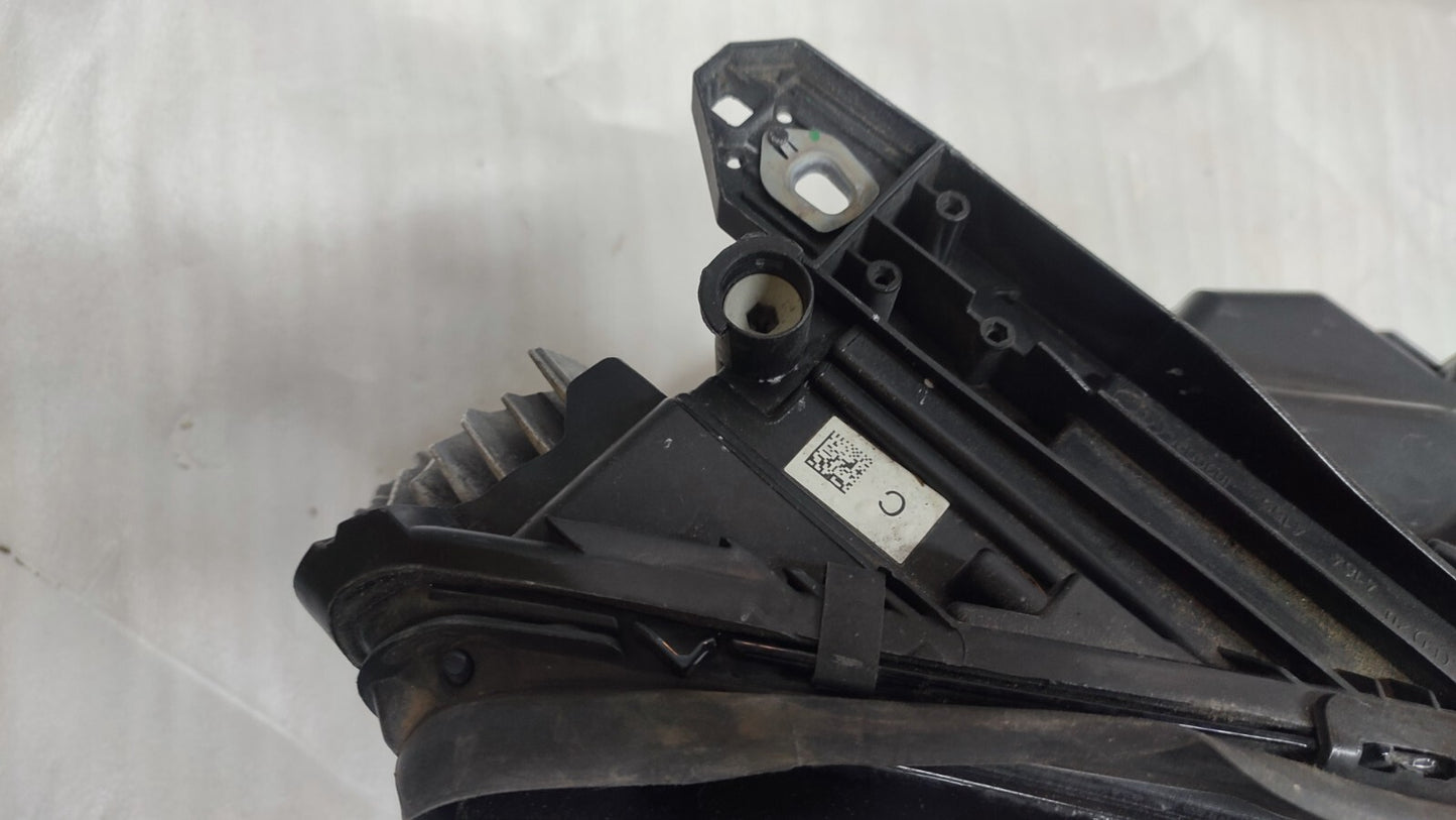 MERCEDES BENZ GLA FRONT RIGHT LED HEADLIGHT GENUINE 17-20 A1569067200 m156101