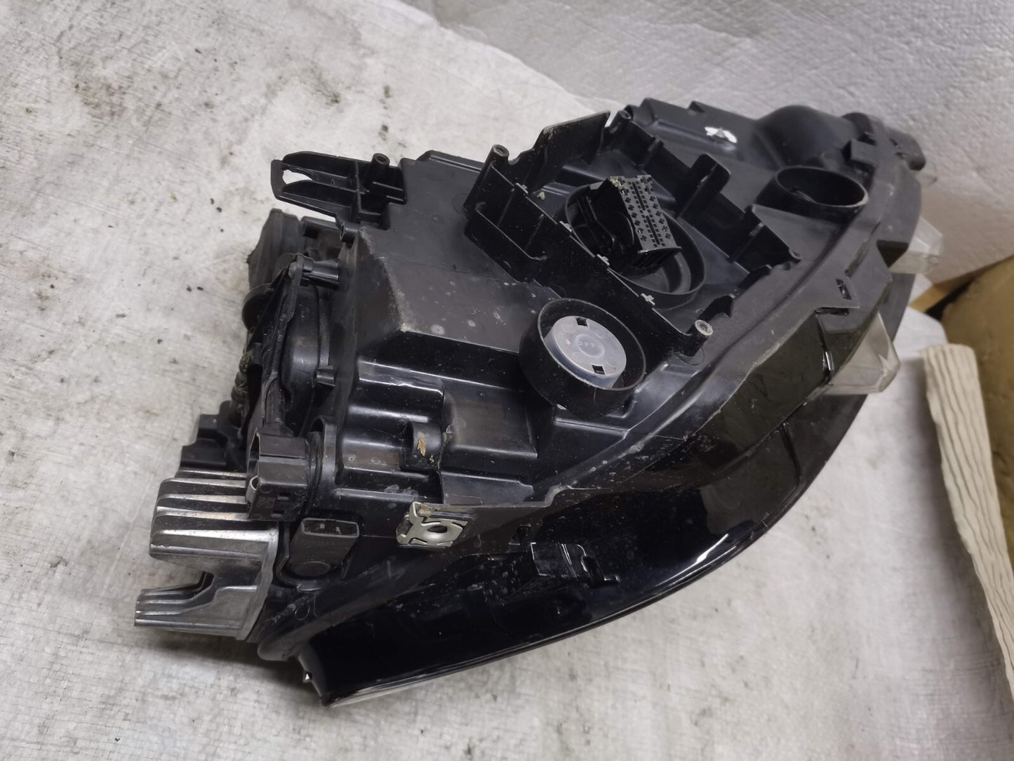 VOLKSWAGEN GOLF SV PLUS LEFT RIGHT PAIR HEADLIGHT HEADLAMP 518941035C 518941036C