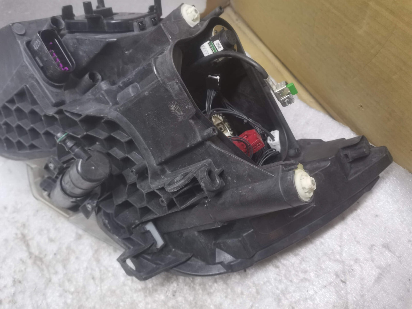 SKODA SUPERB 13-15 RIGHT DRIVER SIDE XENON HEADLIGHT HEADLAMP 3T2941016H sksp77