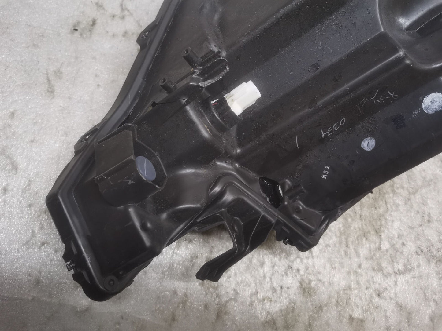 TOYOTA AYGO X Passenger Left HEADLIGHT 2021 2022 2023 GENUINE toay23