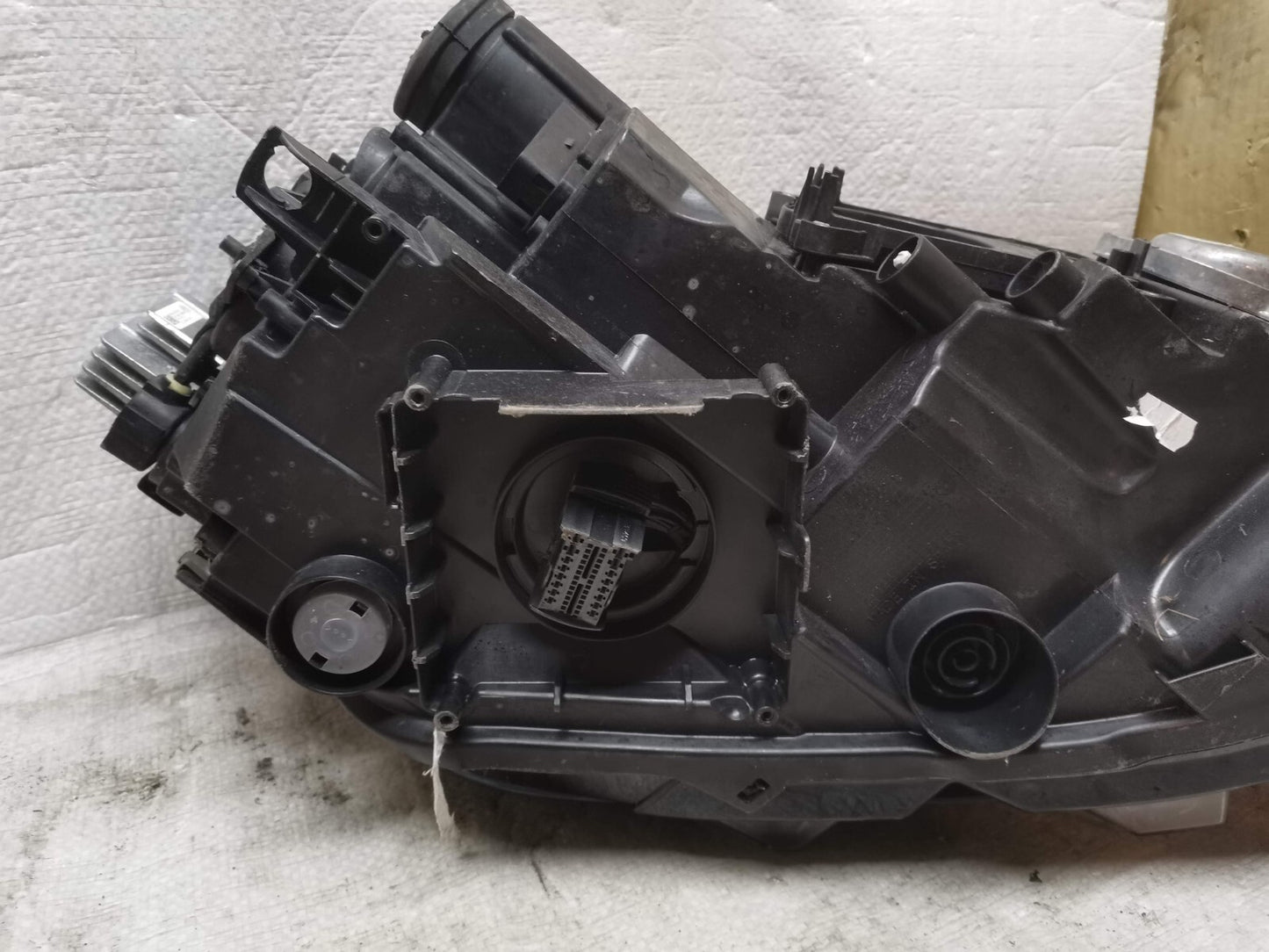 VOLKSWAGEN GOLF SV PLUS LEFT RIGHT PAIR HEADLIGHT HEADLAMP 518941035C 518941036C