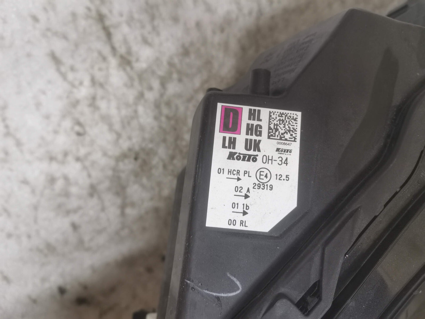 TOYOTA AYGO X Passenger Left HEADLIGHT 2021 2022 2023 GENUINE toay23