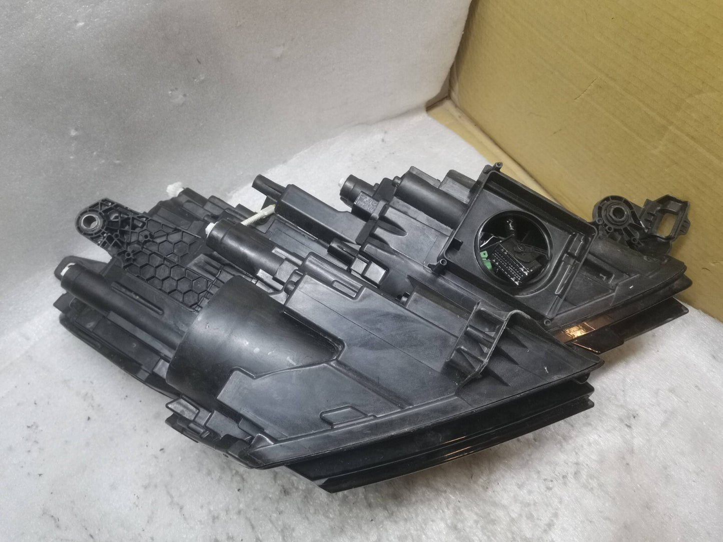 SKODA KODIAQ 2018 GENUINE PASSENGER SIDE LED HEADLIGHT 567941015E skkq74