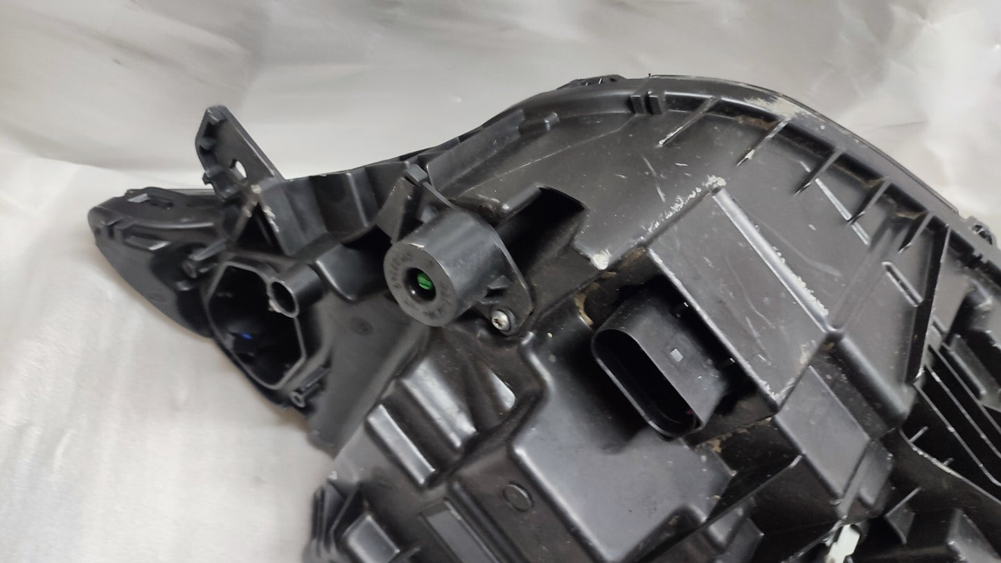 Volvo XC90 MID RHD RH headlight part number 32342489 vo9077