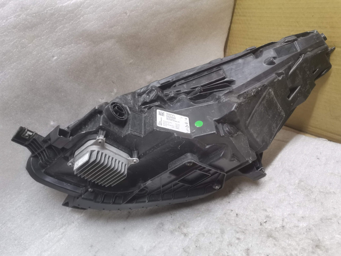 TESLA MODEL 3 2021 ONWARDS RIGHT HEADLIGHT 1514953-00-D te2