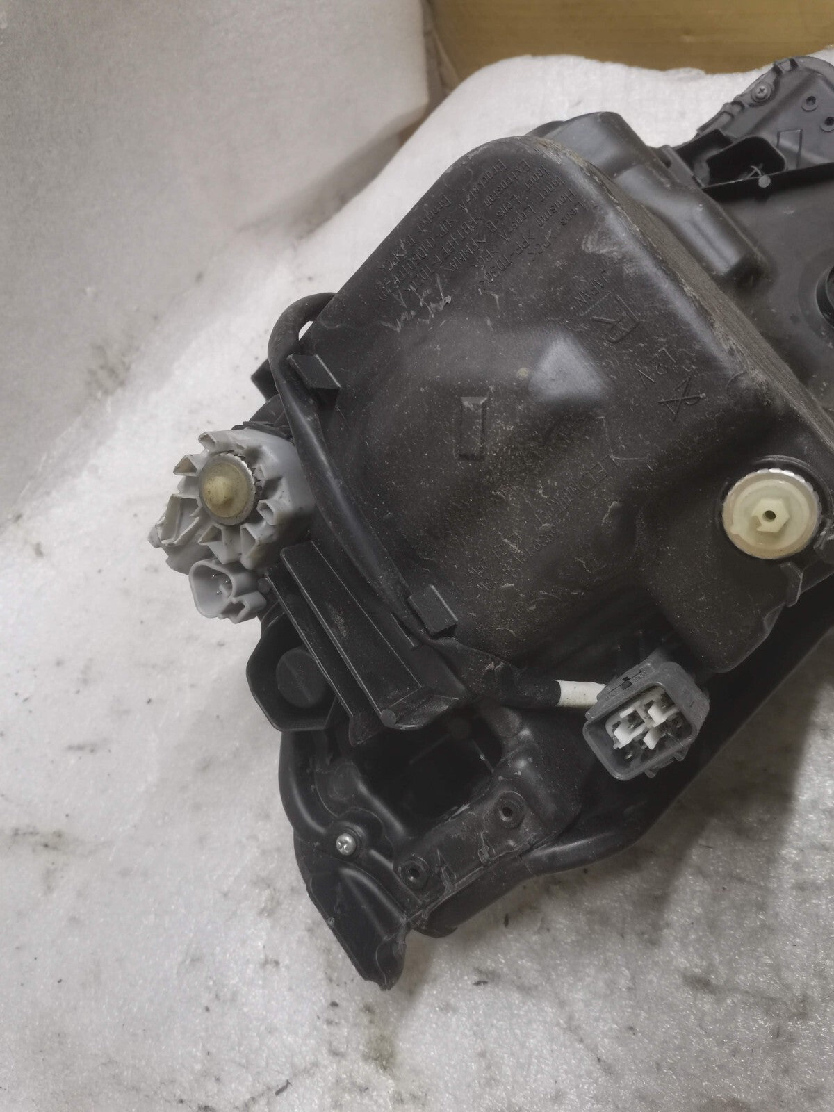 SUZUKI IGNIS FRONT RIGHT HEADLAMP suig7